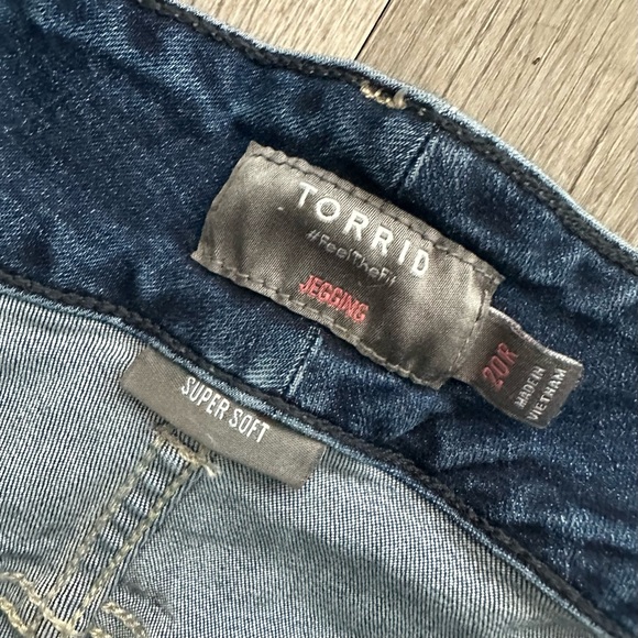 Torrid Jegging Super Soft Stretch Denim Jeans Size 20R Dark Wash Super stretchy - Picture 8 of 8